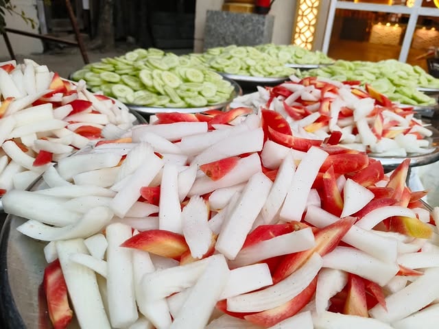 Fresh chaat ingredients and condiments