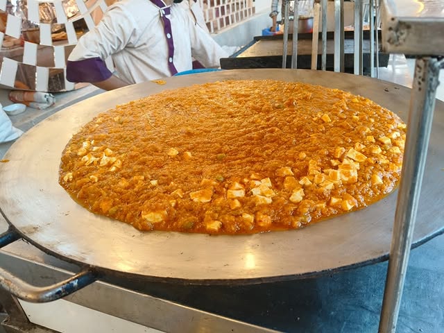 Fresh food preparation at a live counter